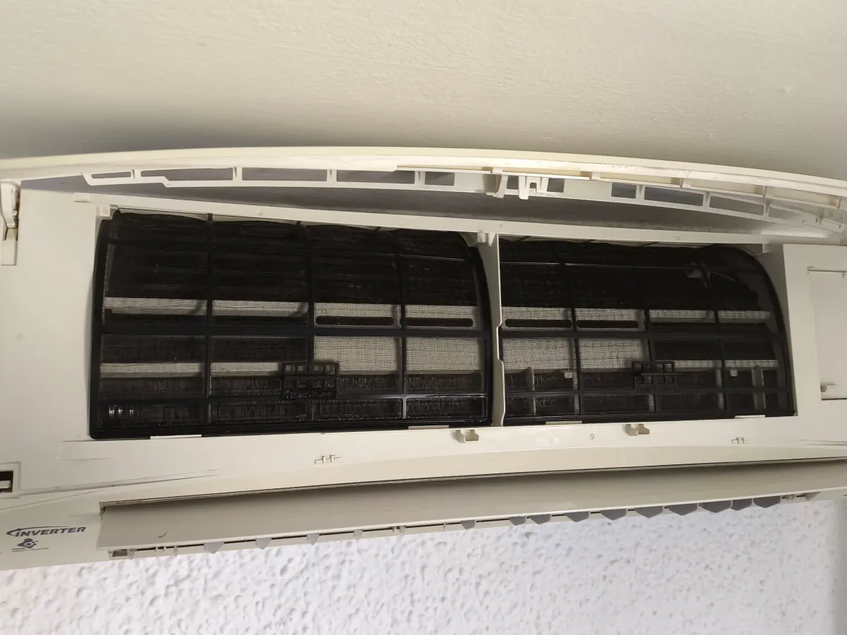Filtros de un split limpios, después de la limpieza