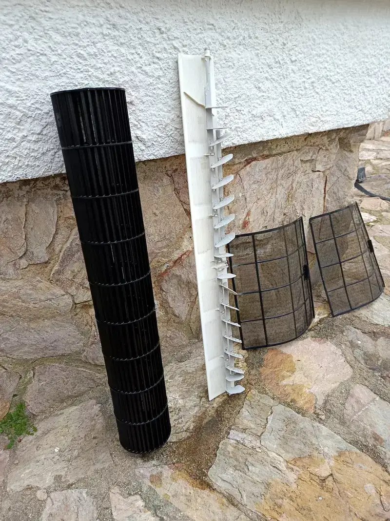 Turbina, deflector y filtros de un split limpios, después del mantenimiento